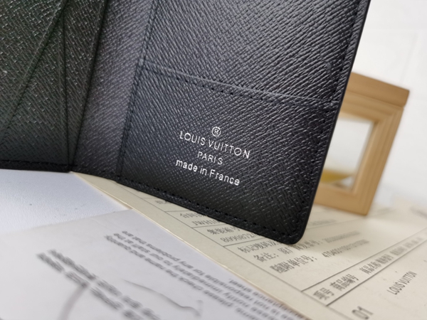 LVコピーウォレット着用イメージ